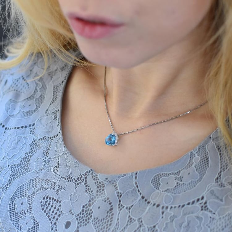 Náhrdleník s topásom 27606