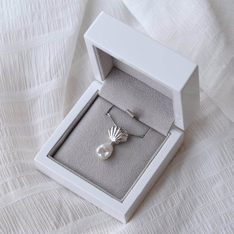 Prívesok s perlou a mušlí 65566