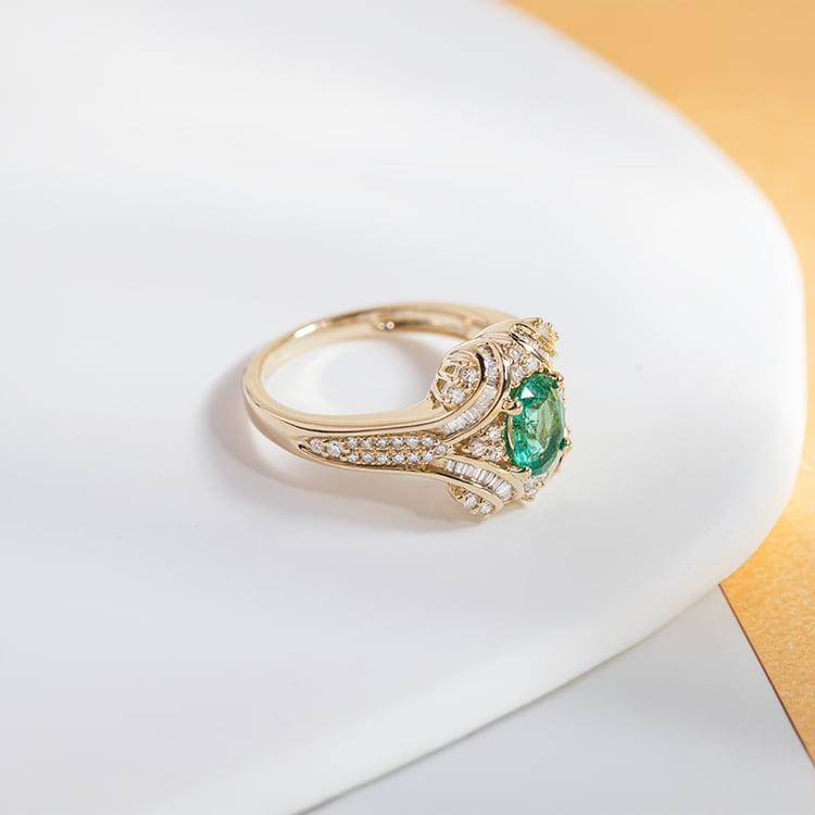 Zlatý prsteň s oválnym smaragdom a diamantmi Ross 149196