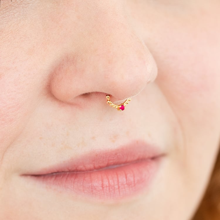 Zlatý septum piercing s rubínom Safi 124491