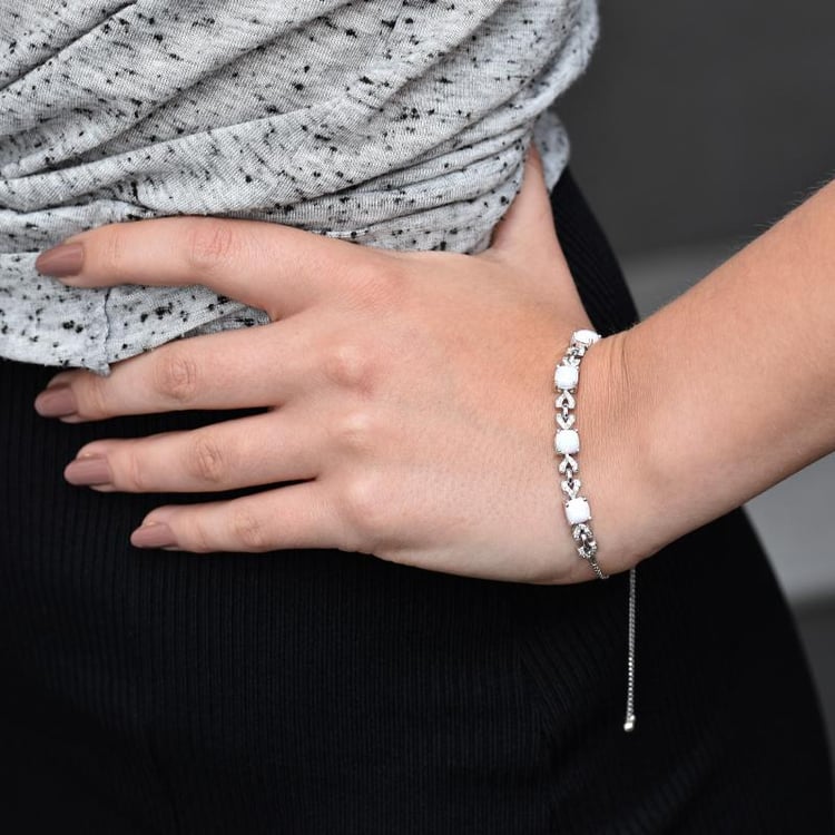 Cushion opály v striebornom náramku 30809