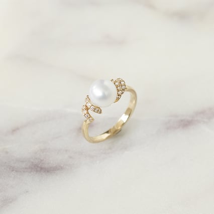 Zlatý prsteň s perlou a diamantmi Mecky