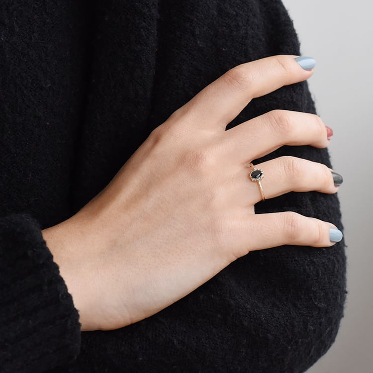 Prsteň s čiernym marquise diamantom 91094