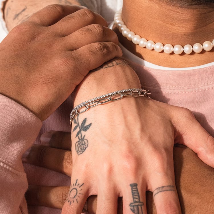 Elegantný strieborný náramok so zirkónmi Avery 115918