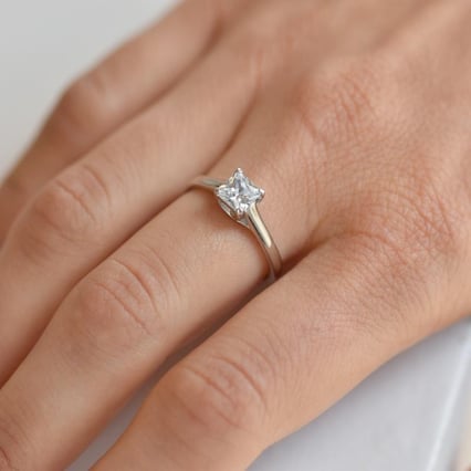 Zásnubný prsteň s princess moissanitom Heskia