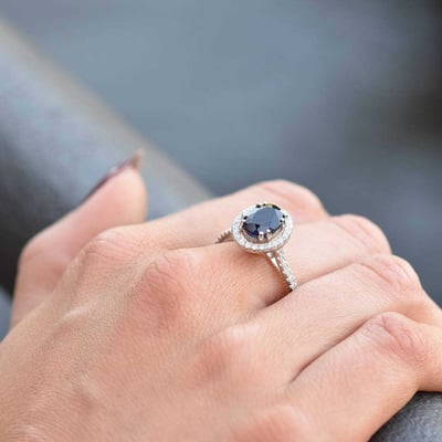 Strieborný zafírový prsteň so zirkónmi