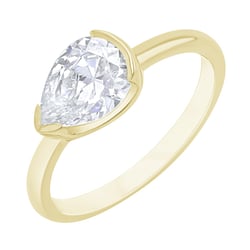 Zásnubný prsteň s half-bezel pear diamantom Timarete