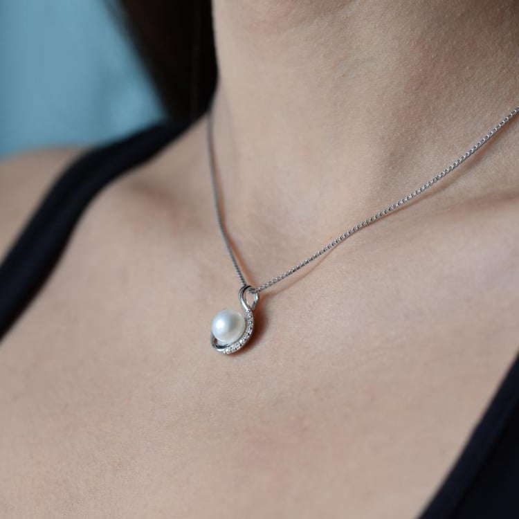 Strieborný náhrdelník s perlou a zirkónmi Ciawa 15614