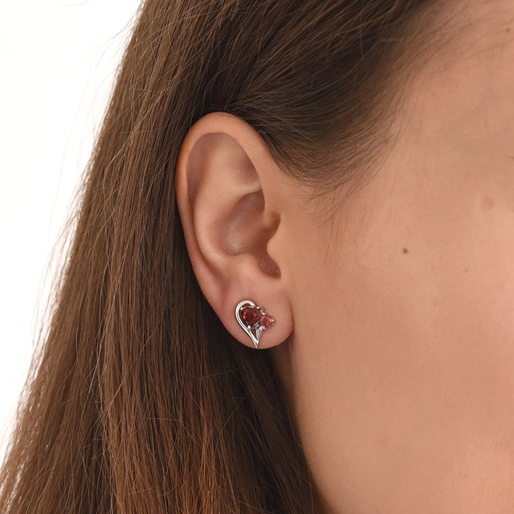 Srdiečkové granátové náušnice zo striebra 70951