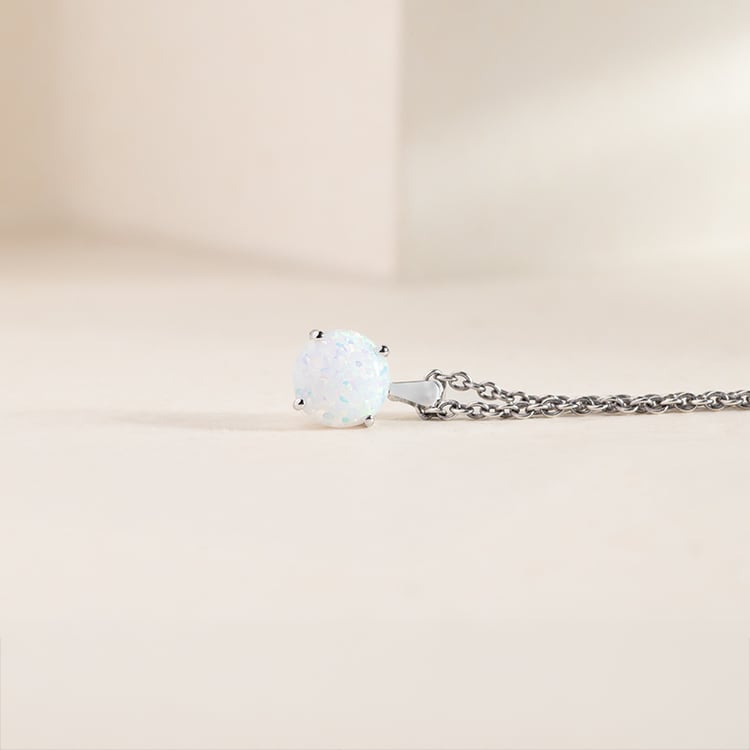 Biely opál v zlatom prívesku Atik 150102