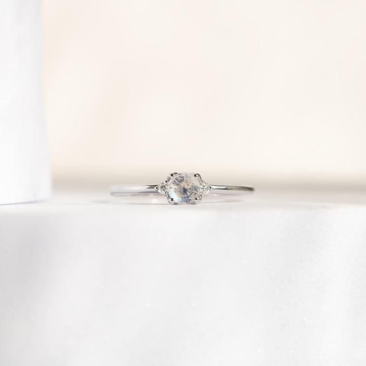 Zlatý zásnubný prsteň s mesačným kameňom s diamantmi Hye 144150