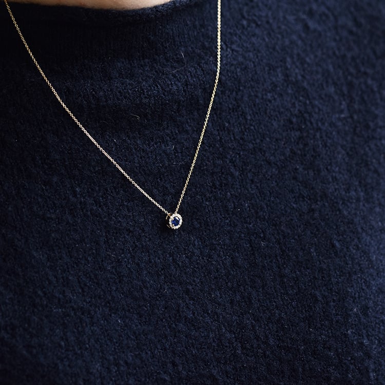 Náhrdelník so safírom a diamantmi 41694