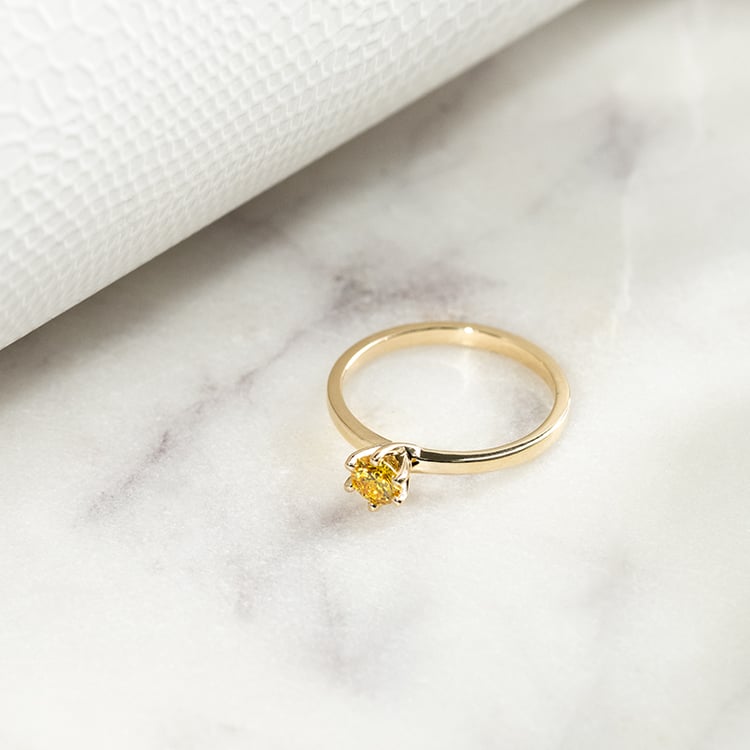 Zásnubný prsteň s 0.3ct IGI certifikovaným lab-grown fancy žltým diamantom Rabby 132472