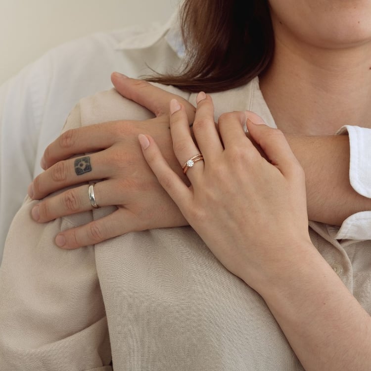 Platinový minimalistický eternity prsteň s diamantmi Conall 135617