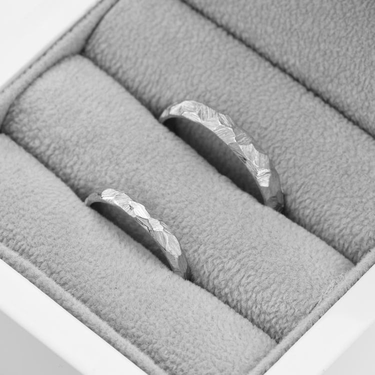 Platinové tepané svadobné obrúčky 76608