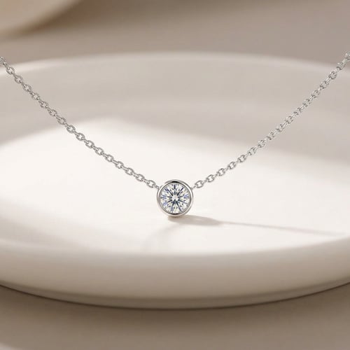 Minimalistický náhrdelník s diamantom Vieny