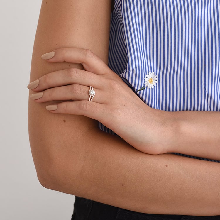 Zásnubný prsteň plný diamantov 76042