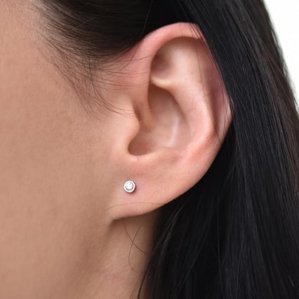 Bezel náušnice s diamantmi Elvi