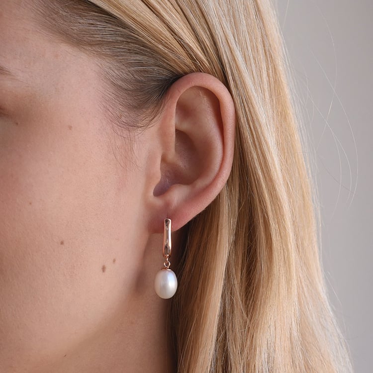 Pozlátené visiace náušnice s perlami 65618