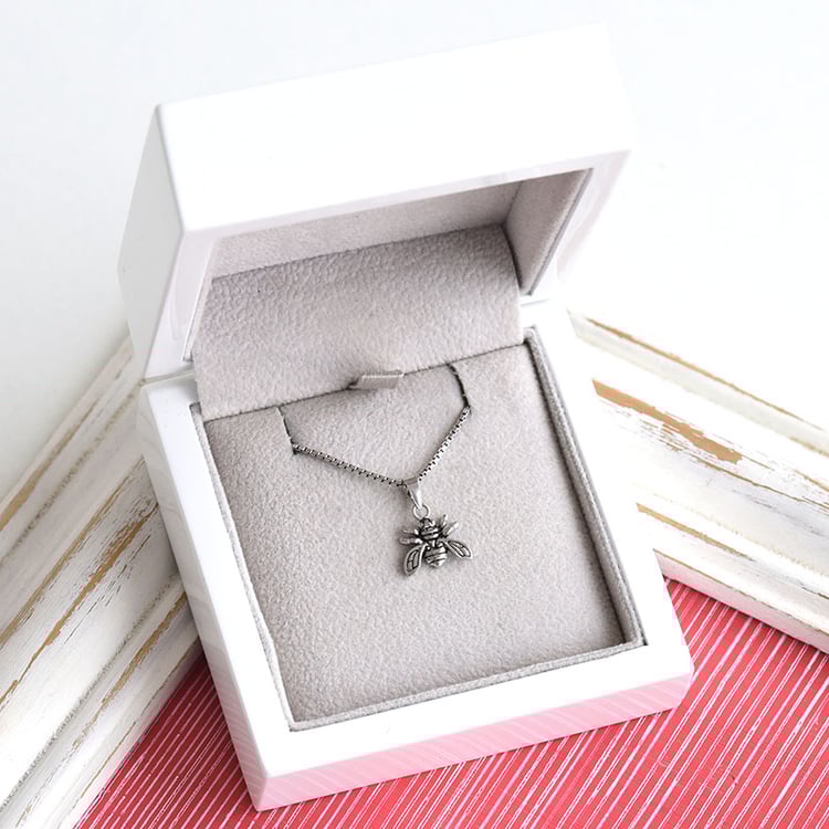 prívesok so včelou zo striebra 84456