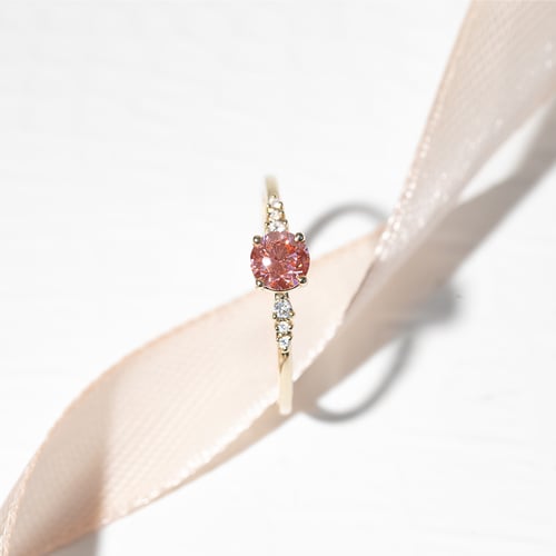 Zásnubný prsteň s certifikovaným fancy pink lab-grown diamantom Elise