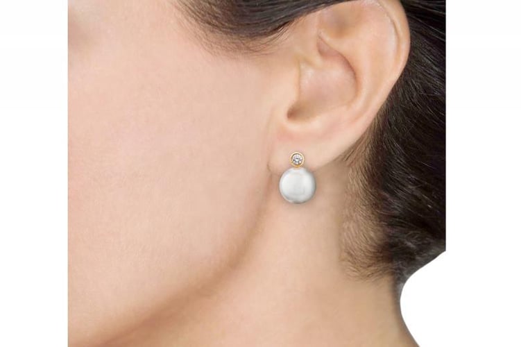 Náušnice s bielymi perlami a diamantmi Nonie