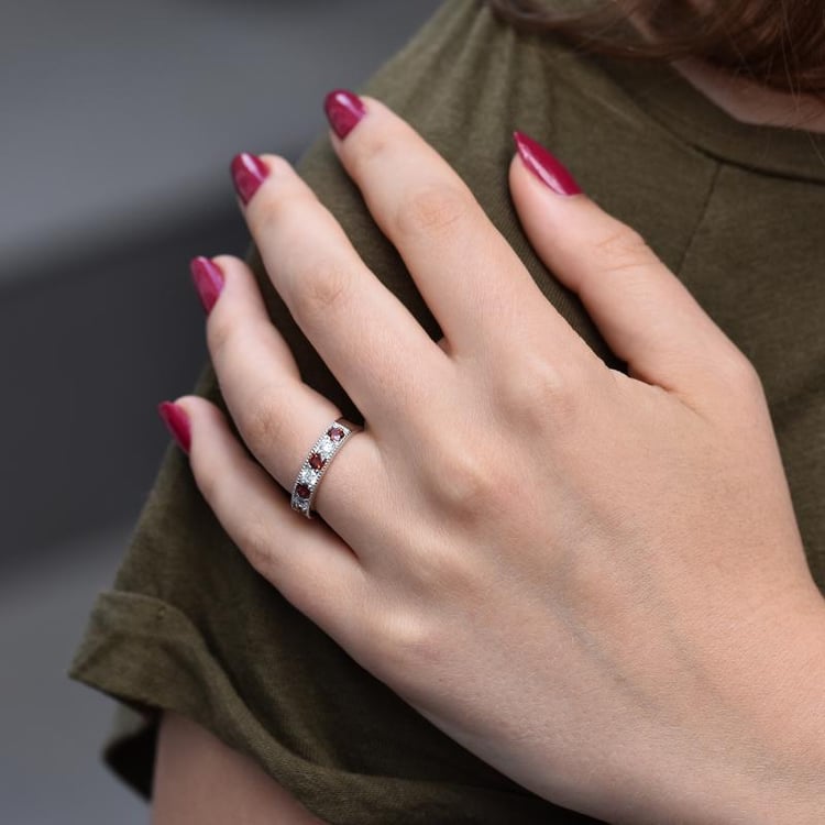 Eternity prsteň s granátmi a zirkónmi 31440