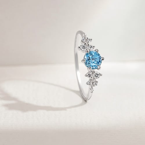 Zásnubný prsteň so švajčiarskym topazom a diamantmi Olha