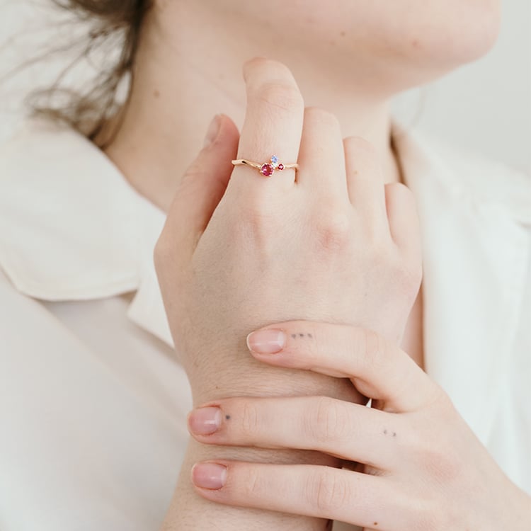 Cluster prsteň s turmalínom, tanzanitom, rubínom a diamantom Roche 121219