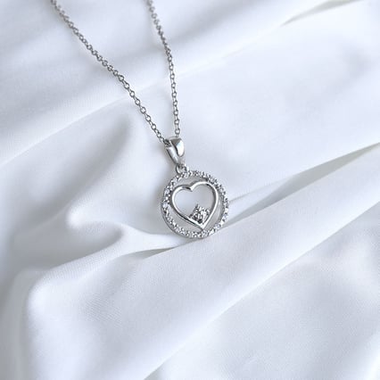 Romantický prívesok s diamantmi Jannike