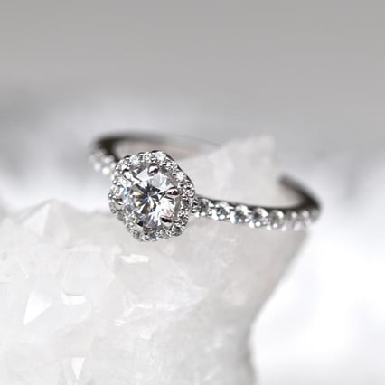 Zásnubný halo prsteň s lab-grown diamantmi Salma