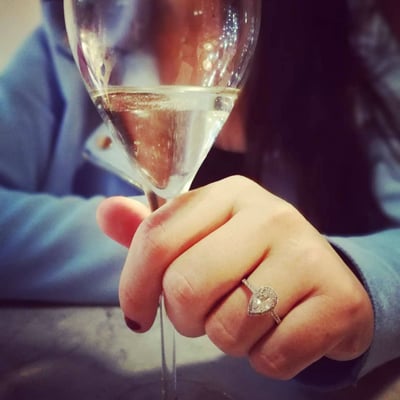 Zásnubný prsteň s pear diamantom