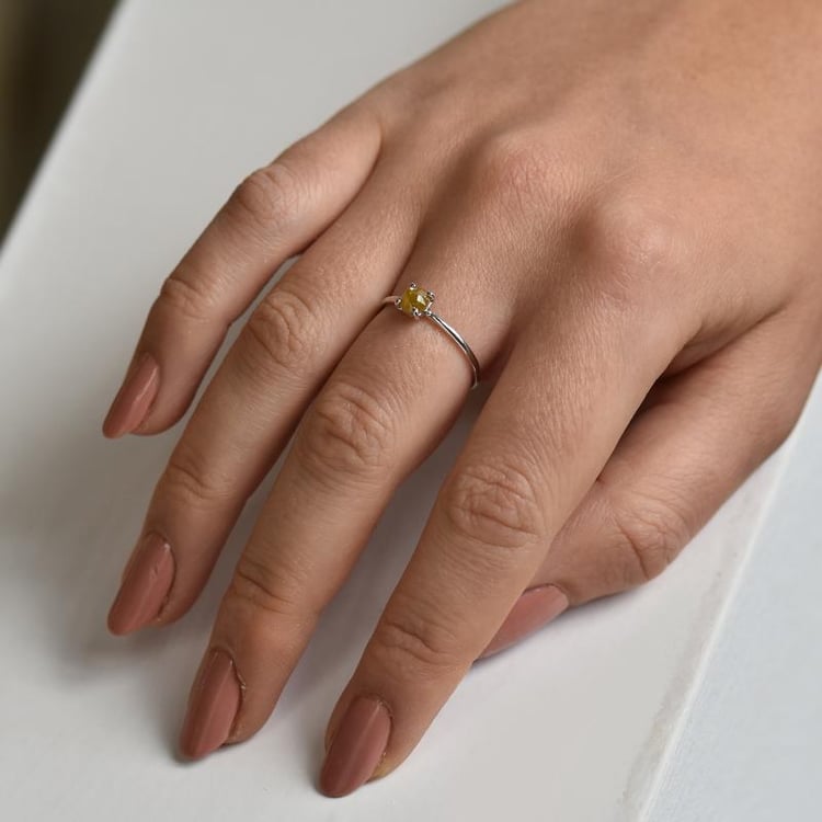 Zlatý prsteň so žltým diamantom 36330