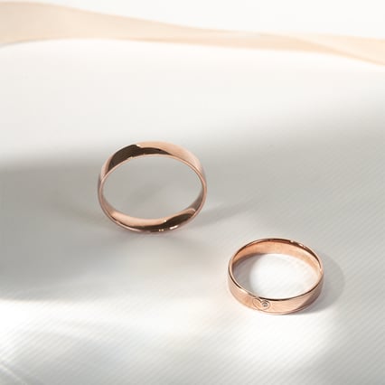 Svadobné obrúčky zo zlata so srdcom a diamantom Amani