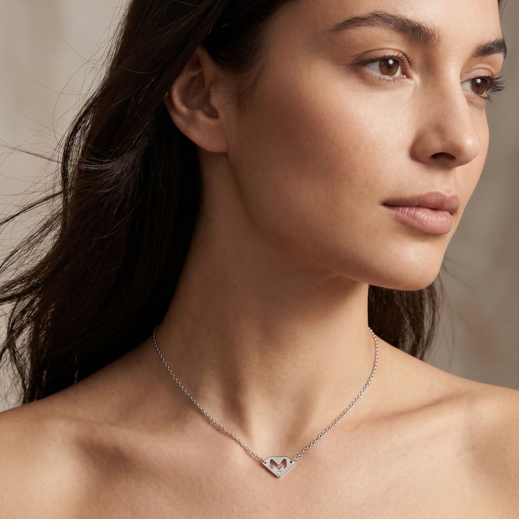 Strieborný náhrdelník s písmenom M a diamantom Lary 168324