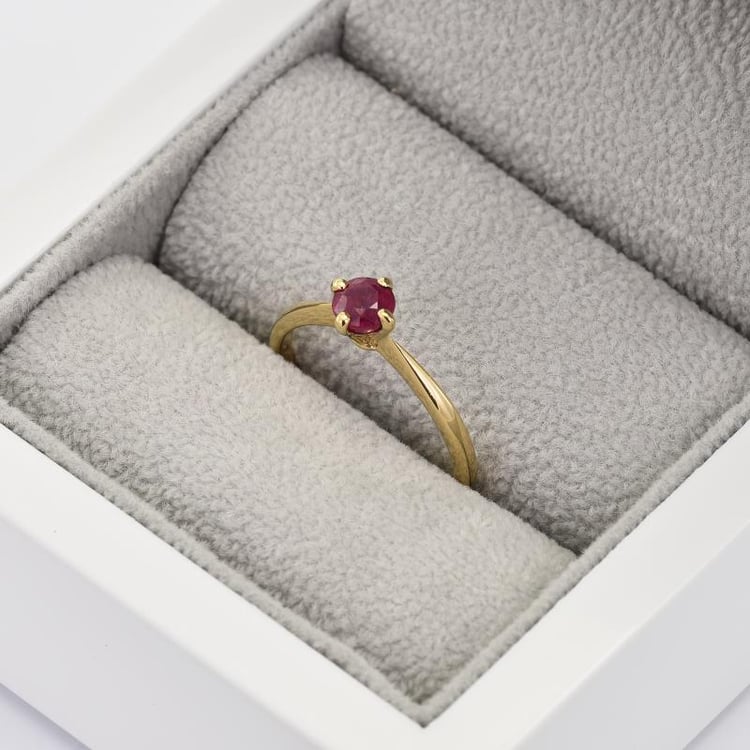 Prsteň s rubínom 36042