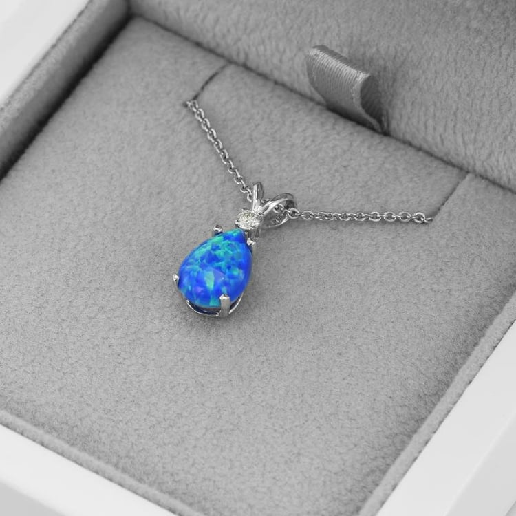 Zlatý prívesok s modrým opálom 51091