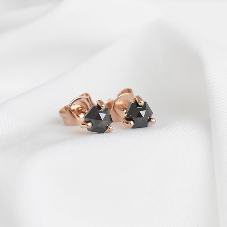 Náušnice s čiernymi diamantmi 91313