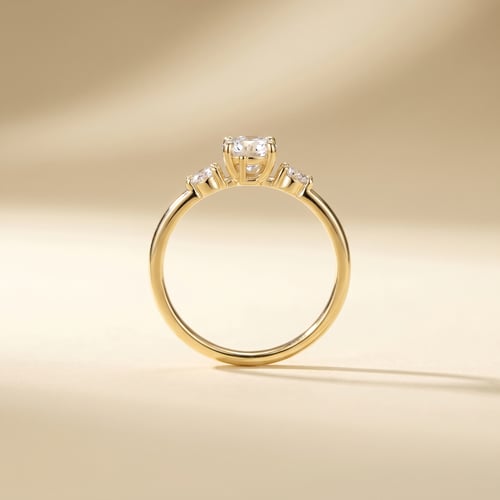 Zásnubný prsteň s výberom písmen a diamantmi Fera