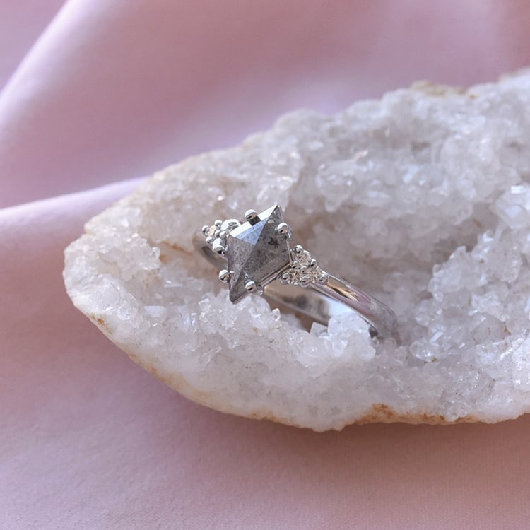 Unikátny prsteň zo zlata 67503