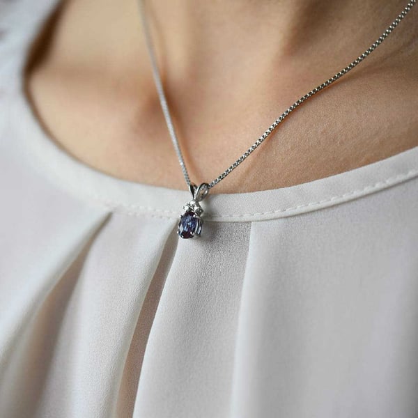 Alexandritový náhrdelník s diamantmi 