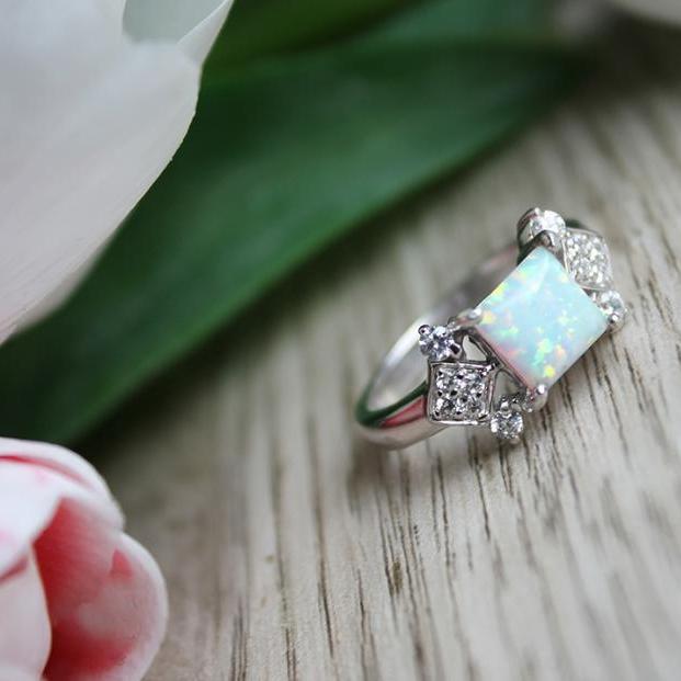 Strieborný opálový prsteň so zirkónmi 14592