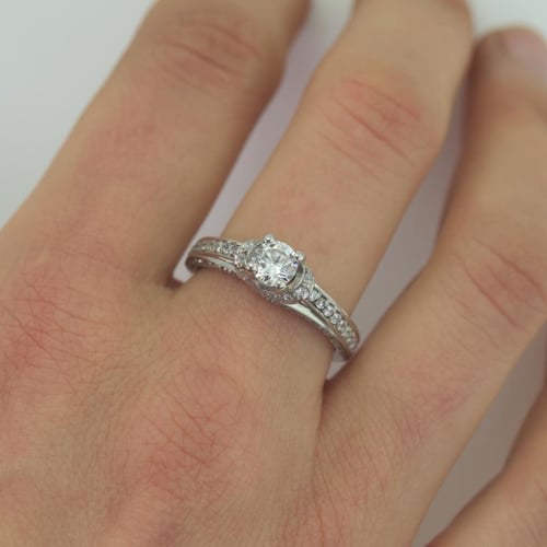 Luxusný zásnubný prsteň s diamantmi Jiezel