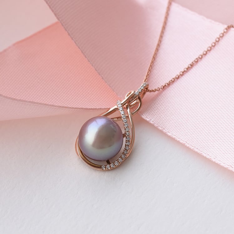 Prívesok s perlou posiaty diamantmi Dreweeda 79268