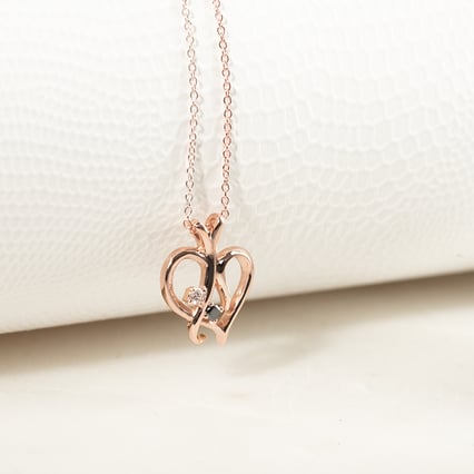 Zlatý prívesoks čiernym a bielym diamantom Elyzza