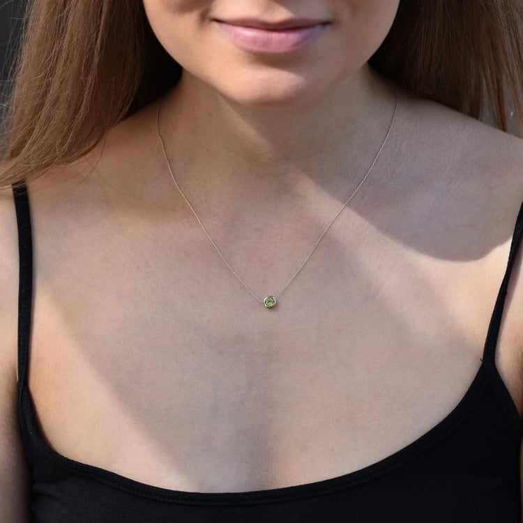 Strieborný náhrdelník s olivínom Hadley 103882