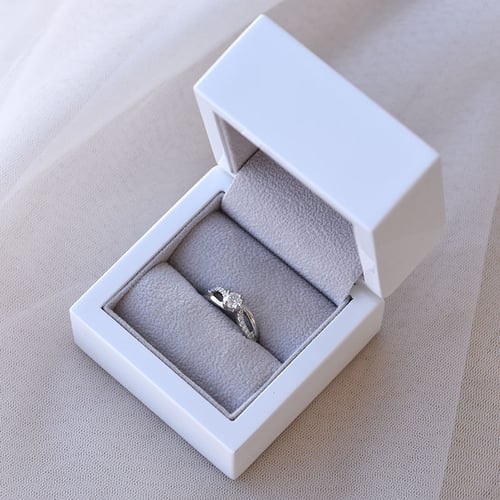 Zásnubný prsteň s diamantmi Laly