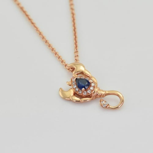 Zlatý prívesok v znamení Škorpióna so zafírom a diamantmi Scorpio