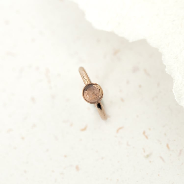 Zlatý prsten s cabochon ruženínom Leman 130395