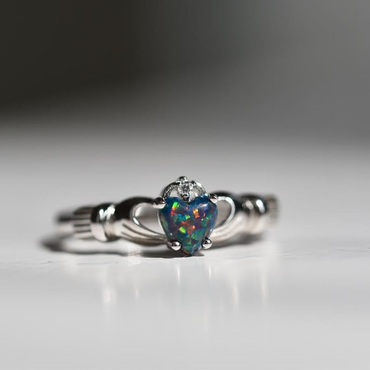 Opálový claddagh prsteň 21333